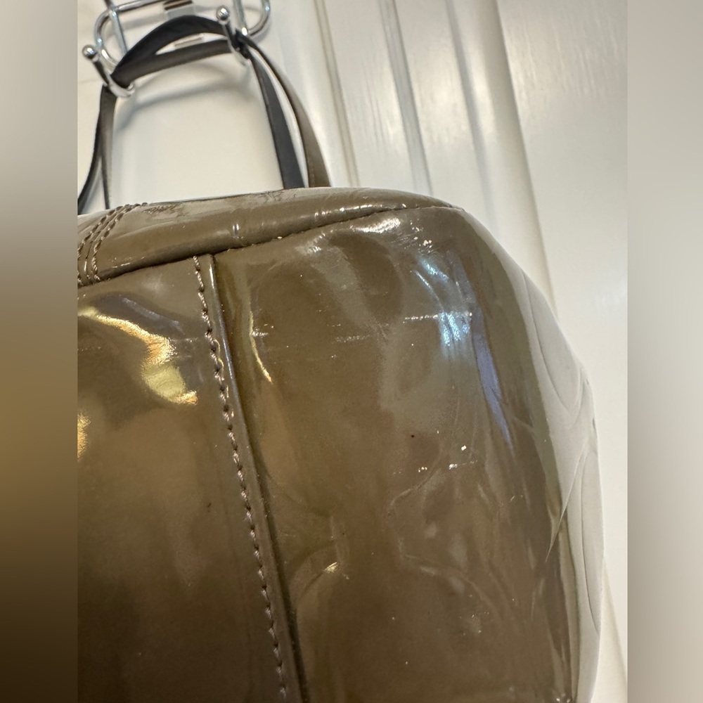 COACH 🔥 Olive Green Op Art Embossed Patent Leather East West Gallery Tote - Picture 6 of 12